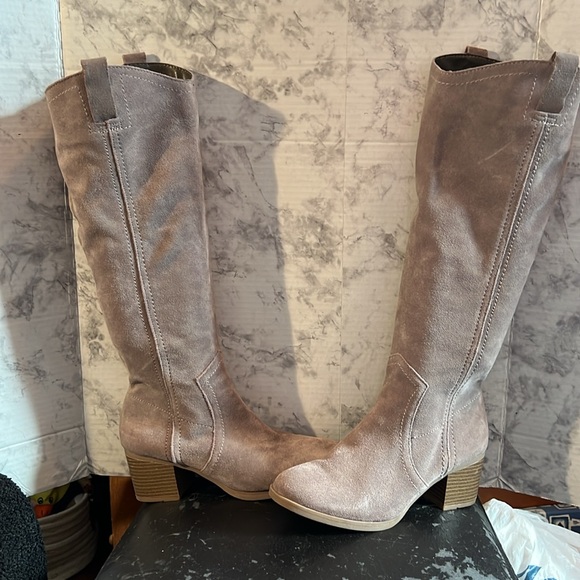 Women’s Easy Spirit Dress Boots Beyrise Size 9M Taupe Suede Knee High - Picture 3 of 8